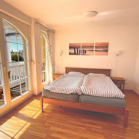 Apartment Strandnahe 100qm Mit Veranda & Balkon *